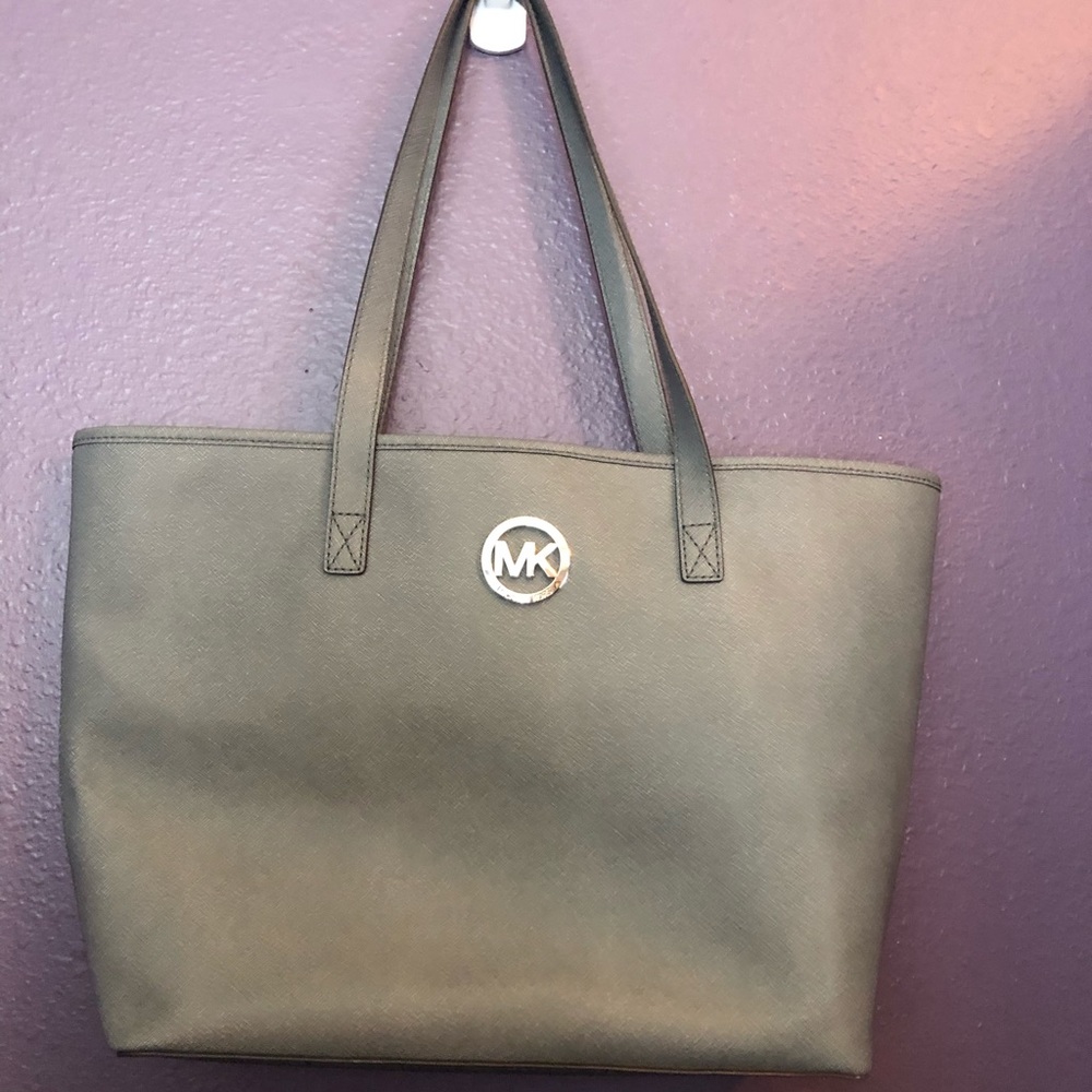 Final Price Drop EUC Michael Kors Tote